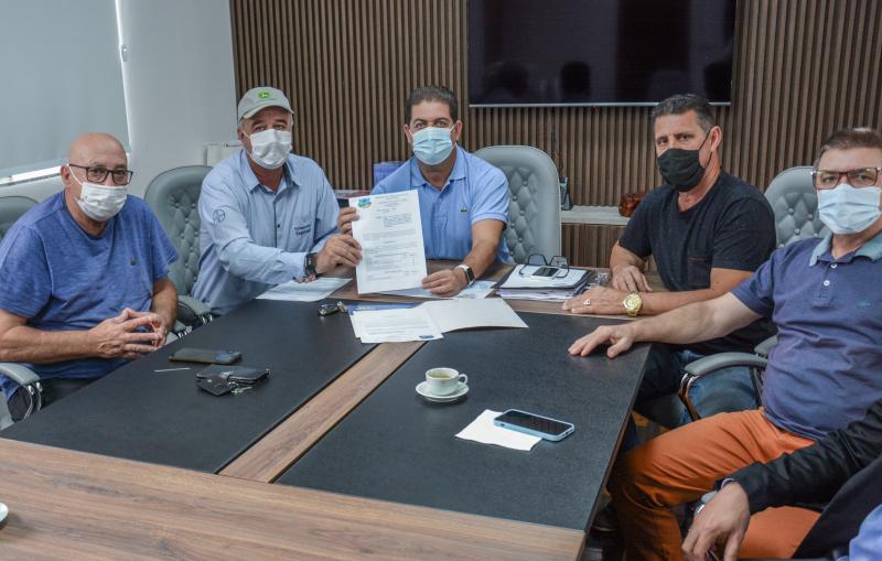 Sancionado projeto de lei que garante cestas natalinas à famílias laranjeirenses